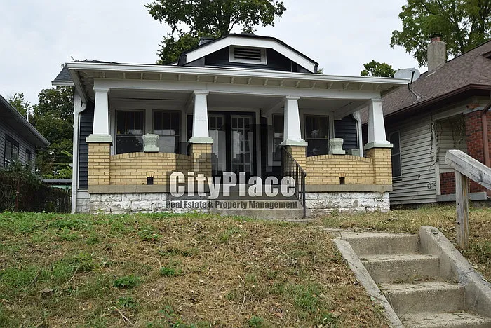 2 bed, 1.0 bath, 1234 sqft, $1,195 — Photo 2