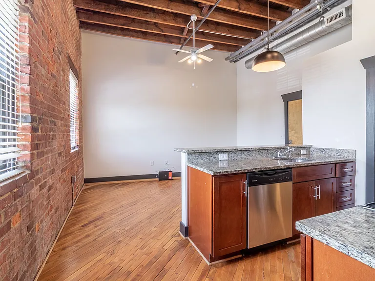 Long Lofts — Photo 16