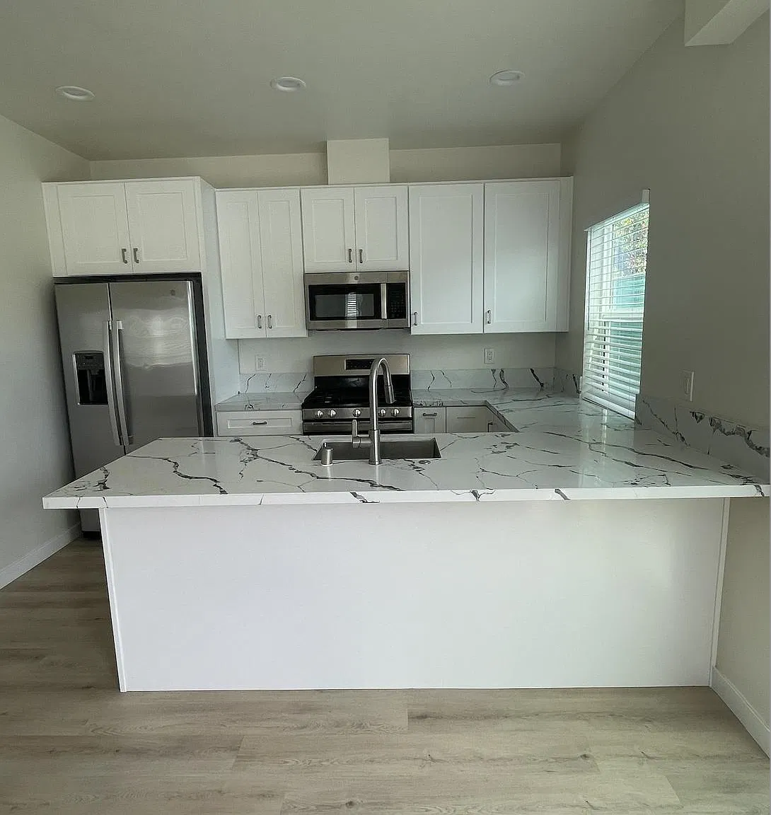 3 bed, $4,700 — Photo 1