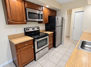 16 Chatham Ct #16, Brookfield, CT 06804