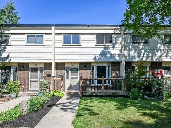199 York Rd #2, Dundas, ON L9H 1M9