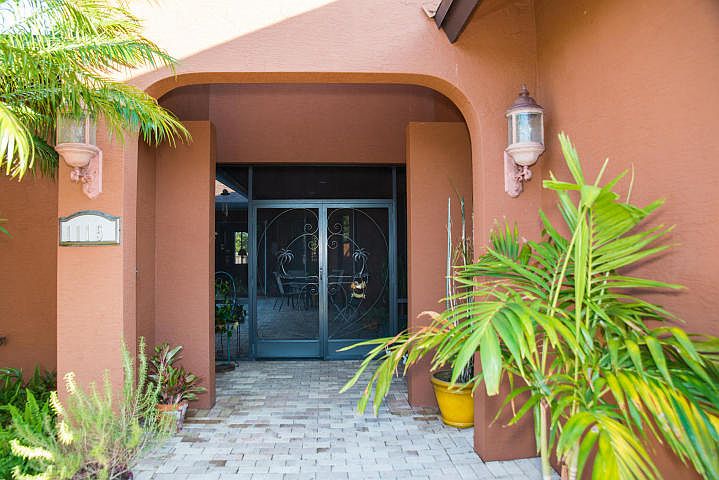 2nd image of 1115 SW Arc Ct