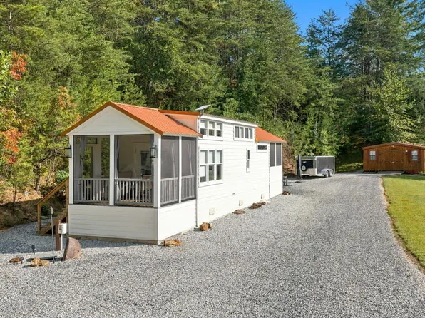 9559 Bryson City Rd, Franklin, NC 28734