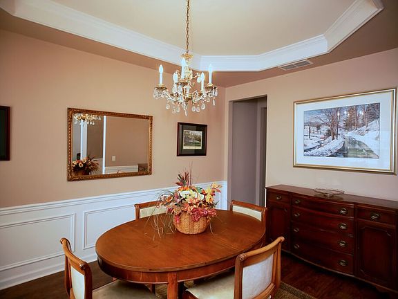 Gorgeous dining room