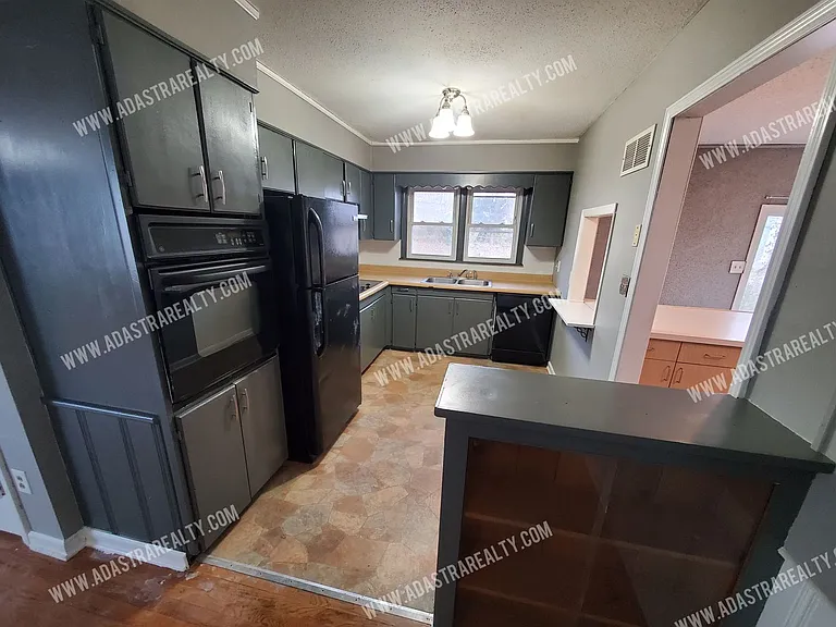 9909 Wheeling Ave — Photo 4