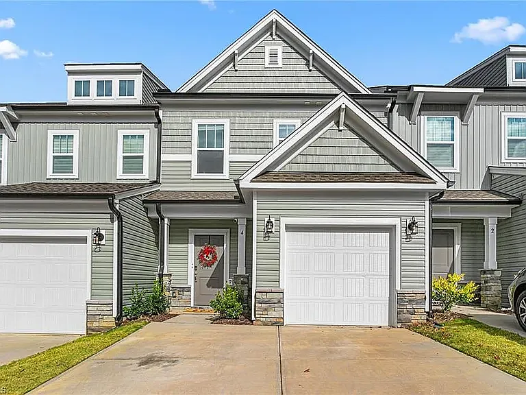 4 Saltford Ln — Photo 1