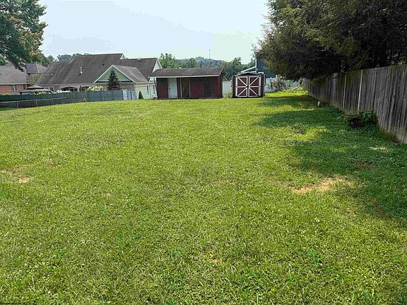 4th image of 909 Johnson Ave