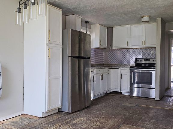 3rd image of 655 Coalhill Rd