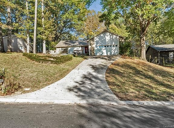 5th image of 233 Vista Grande Cres