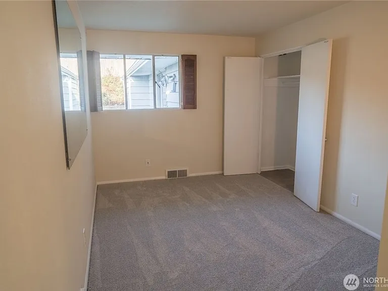 909 95th Ave NE — Photo 13