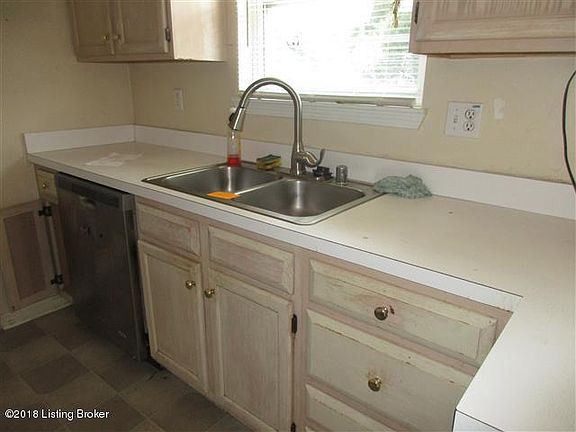 4th image of 7702 Green Creek Ct