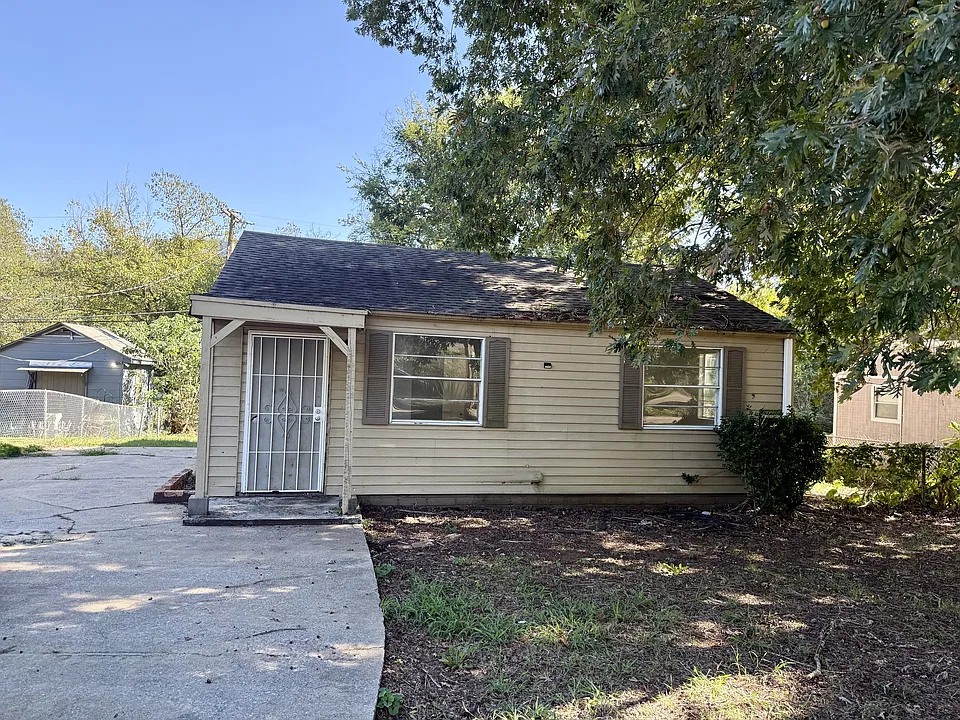 1329 Woodward Rd
