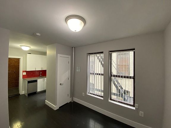 3rd image of 90 Wadsworth Ave APT 4A