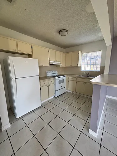 837 SE 8th Ct #4 Photo 1