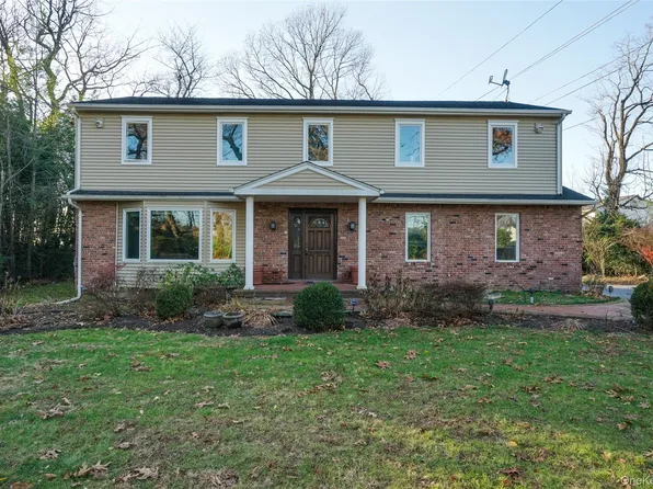 1041 Glen Cove Avenue, Roslyn Harbor, NY 11576