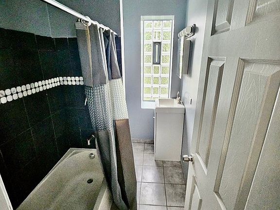 5th image of 6620 S Saint Lawrence Ave APT 2