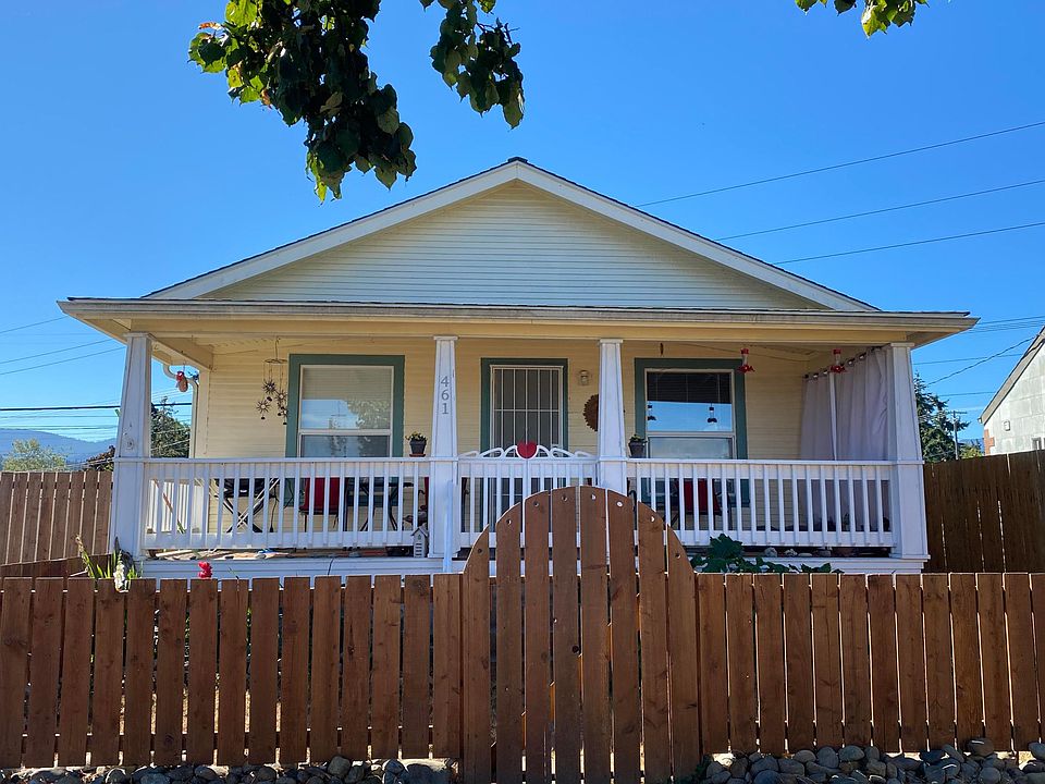 Sunny home located in heart of Sequim-easy to walk to everything and fully fenced. Full front porch to relax on