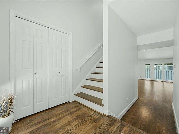 3rd image of 2990 Ascot Ln