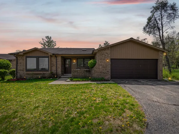 31461 Orchard Brook Ct, Farmington, MI 48336