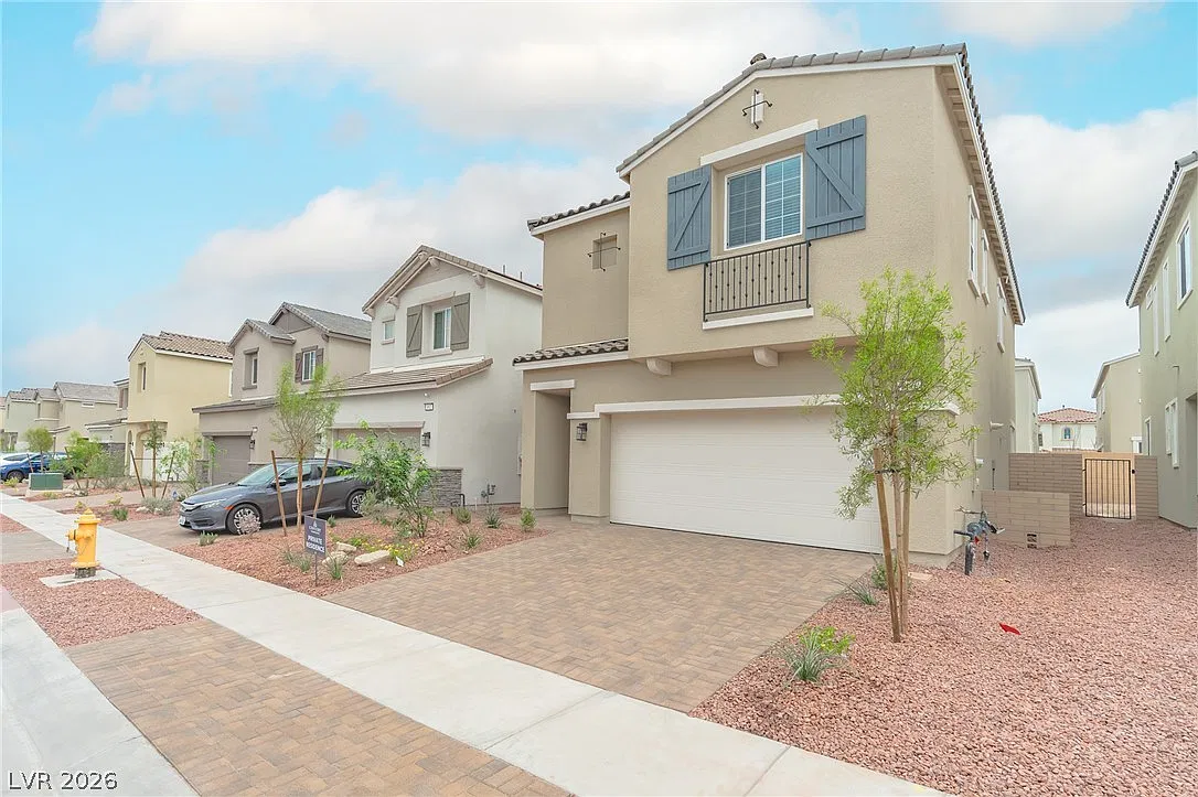 4 bed, 2.5 bath, 2001 sqft, $2,350 — Photo 3