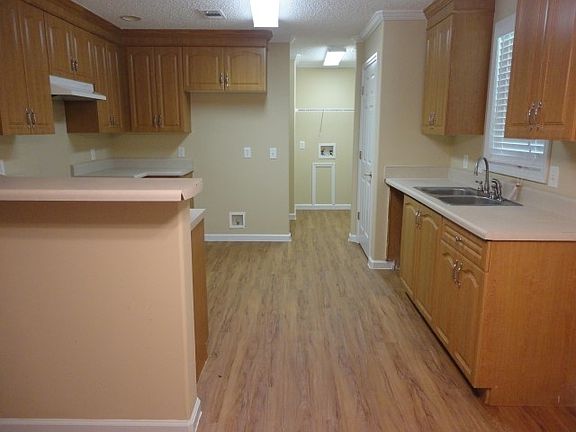 4th image of 452 Elaine Dr SW