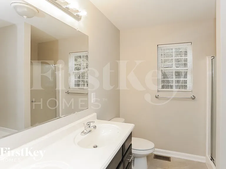 1018 Austin Ave — Photo 13
