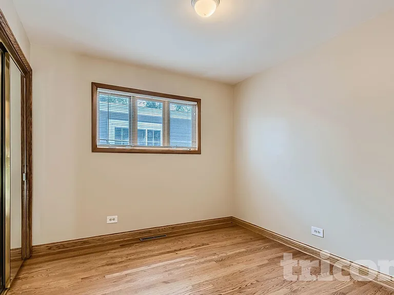 8147 N Chester Ave — Photo 9
