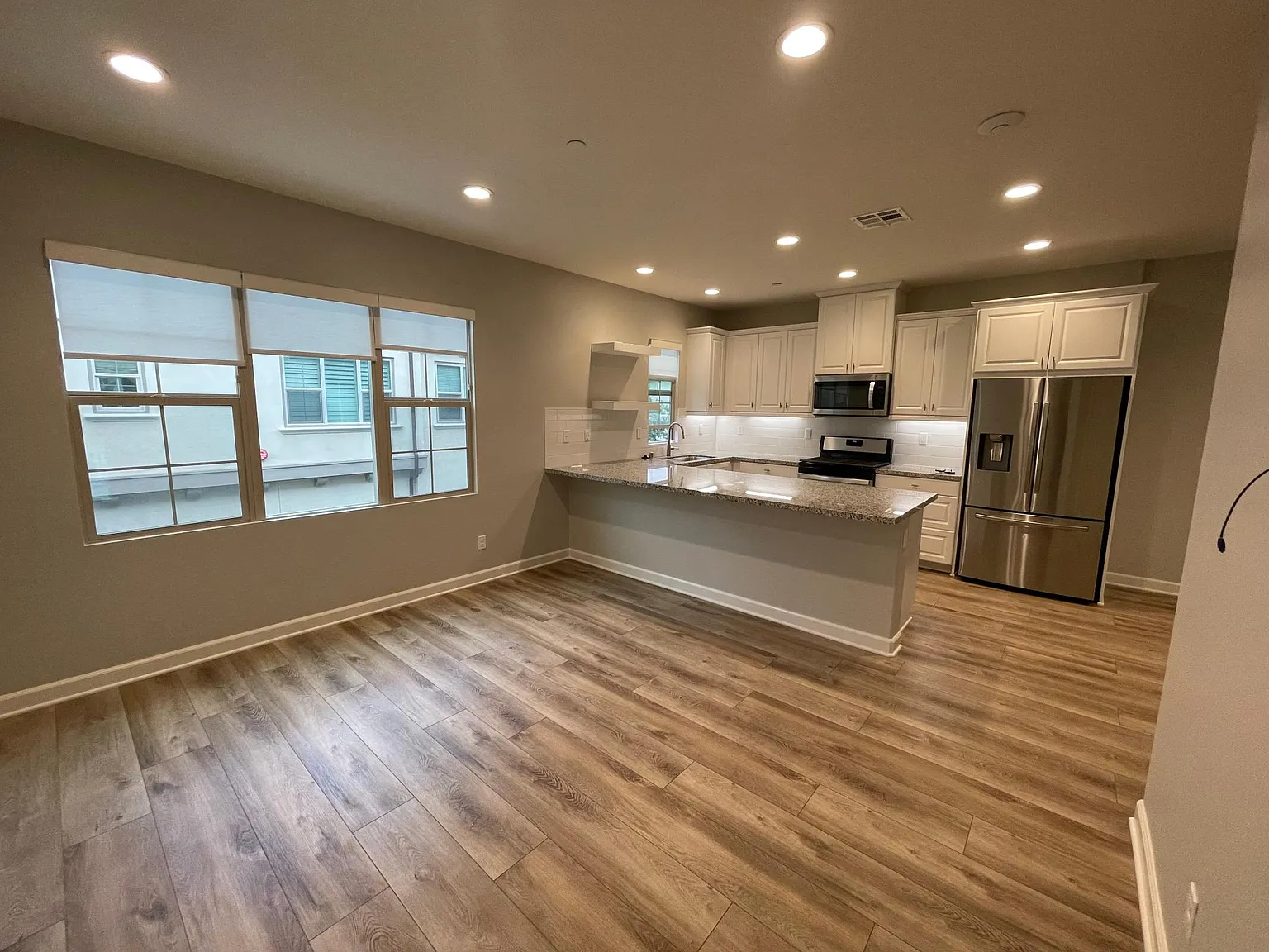 2 bed, 1305 sqft, $3,495 — Photo 2