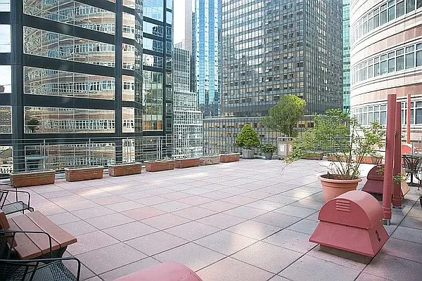 Sold by LG Fairmont Group | media 8
