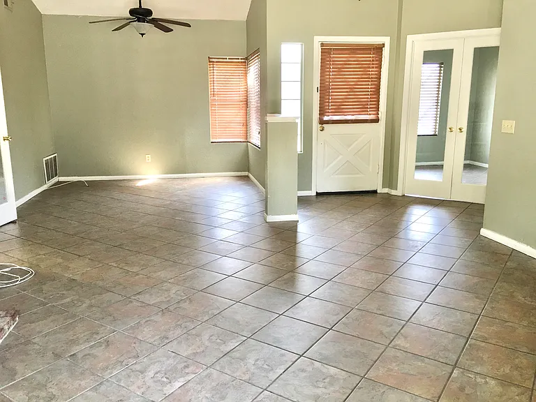 16522 Nectarine Way — Photo 2