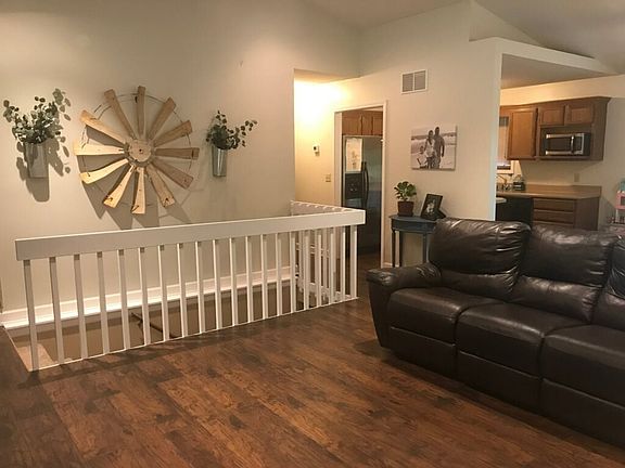 3rd image of 2802 Academy Ave