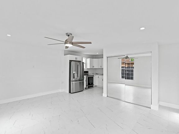 2nd image of 4112 Garden Ave #B