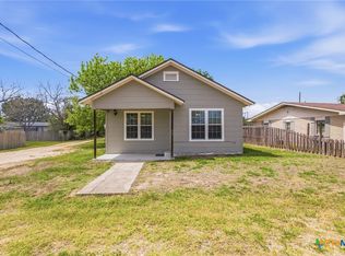 1406 N Clinton St, Cuero, TX 77954