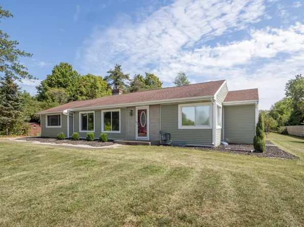641 10th St, Plainwell, MI 49080