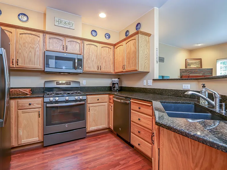 10595 NE Kingston Meadows Cir — Photo 1