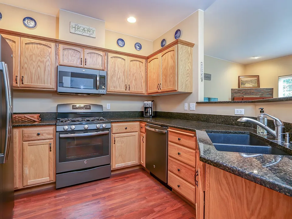 10595 NE Kingston Meadows Cir