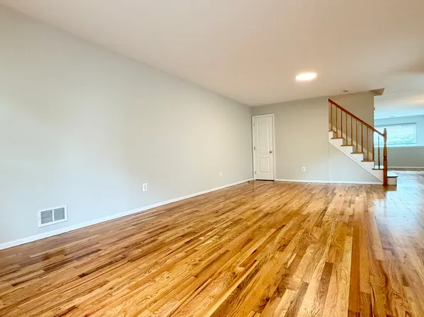 136 Erika Loop, Staten Island, NY