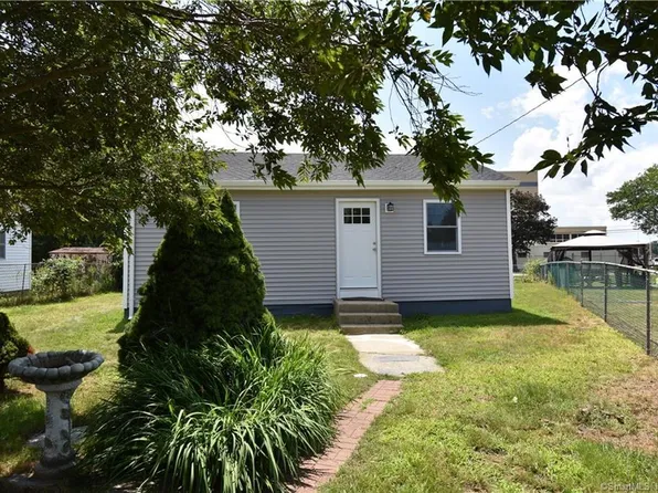 35 Lewiston Court, Groton, CT 06340