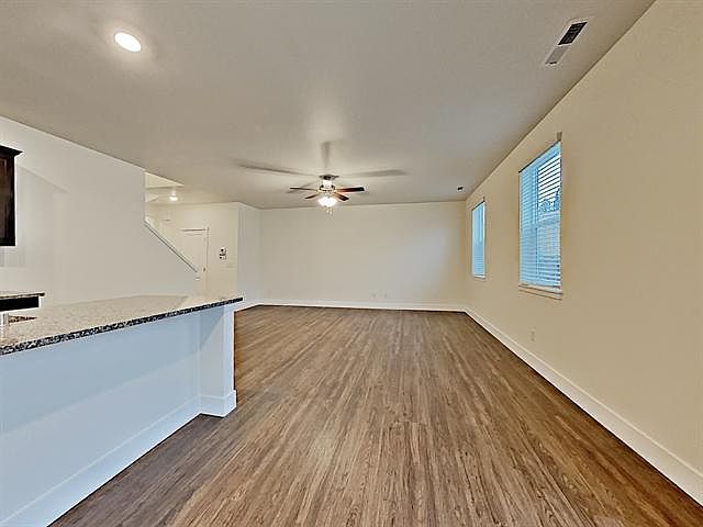 1st image of 2-692 35th Pl NE #2