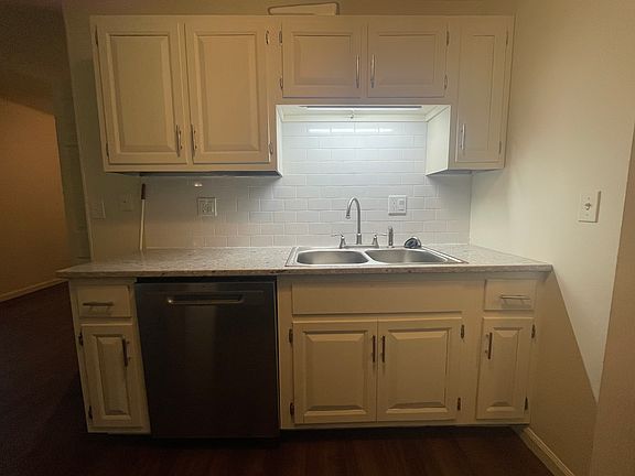3rd image of 2 Rye Ct
