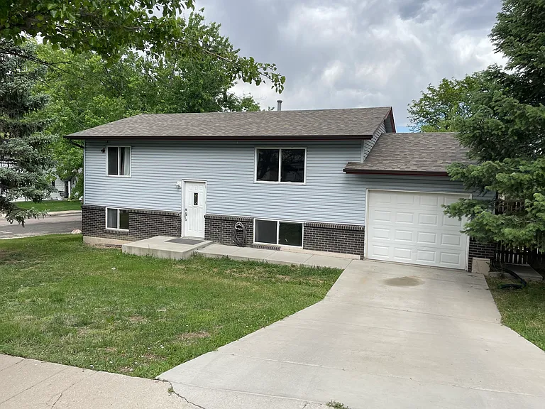 Front view of property