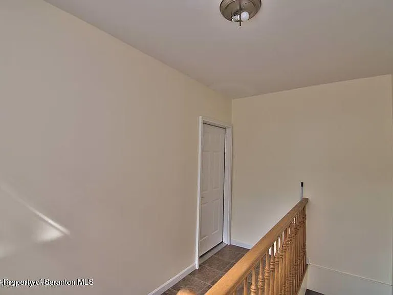 533 Quincy Ave — Photo 10