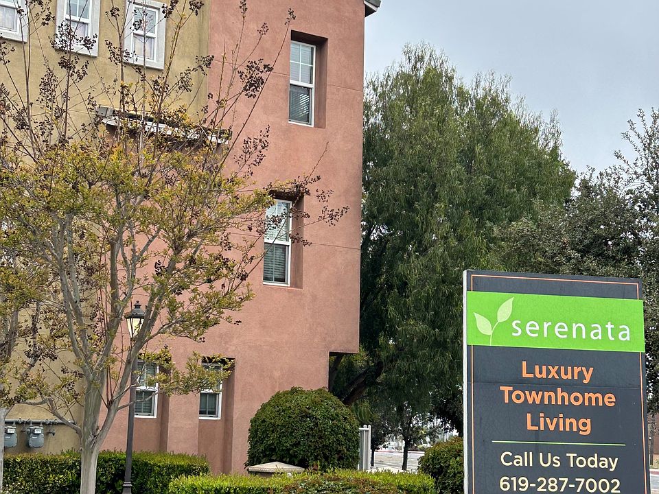 Meticulous landscaping at Serenata Townhomes in San Diego, California.