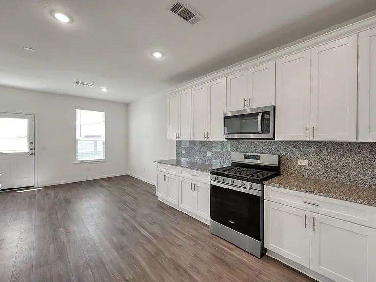 7314 Madison Commons Ln — Photo 12