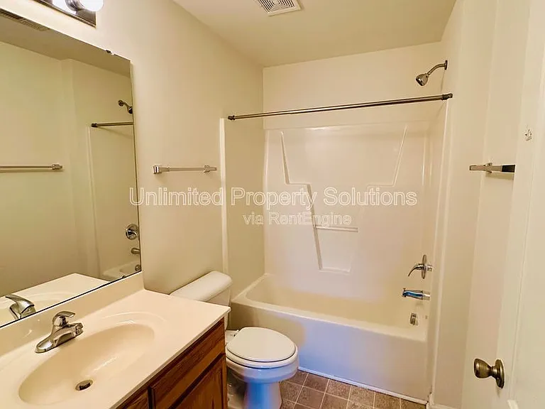 376 S Kerr Ave #302 — Photo 12