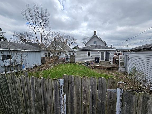 3rd image of 618 Dupage St