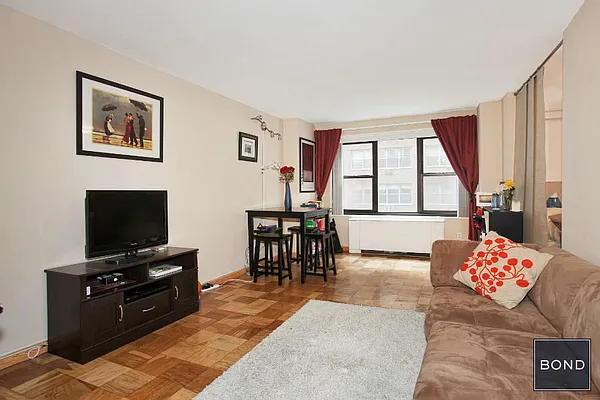 Sold by Bond New York | media 3