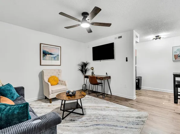 2990 Rhodes Cir S APT 215, Birmingham, AL 35205