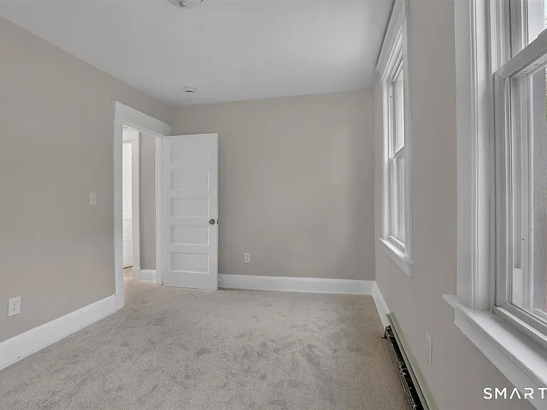 672 E Main St — Photo 9