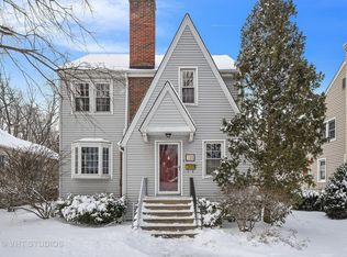 518 S Summit St, Barrington, IL 60010